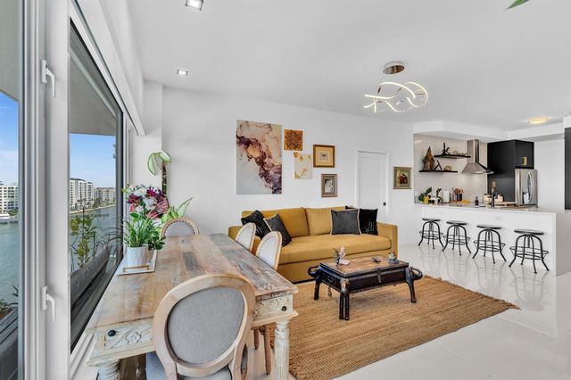 701 E Camino Real 12g, Boca Raton, FL 33432