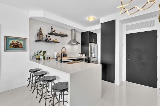 701 E Camino Real 12g, Boca Raton, FL 33432