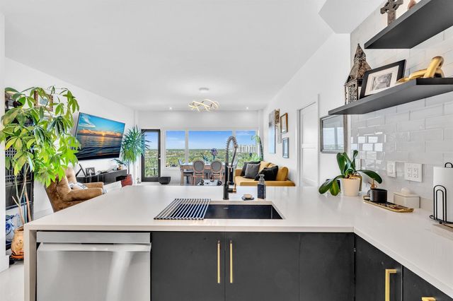 701 E Camino Real 12g, Boca Raton, FL 33432