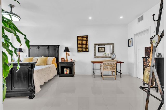 701 E Camino Real 12g, Boca Raton, FL 33432
