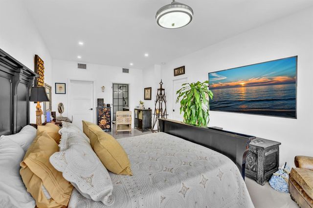 701 E Camino Real 12g, Boca Raton, FL 33432