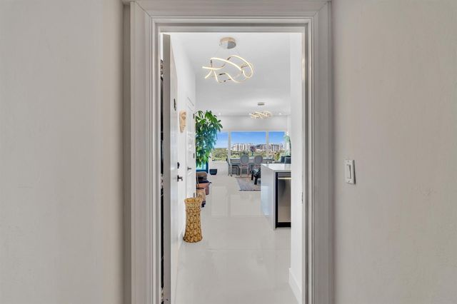 701 E Camino Real 12g, Boca Raton, FL 33432
