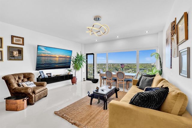 701 E Camino Real 12g, Boca Raton, FL 33432