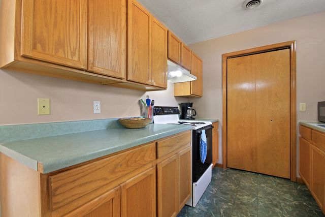 407 S ROCHEFORD ST, Sturgeon, MO 65284