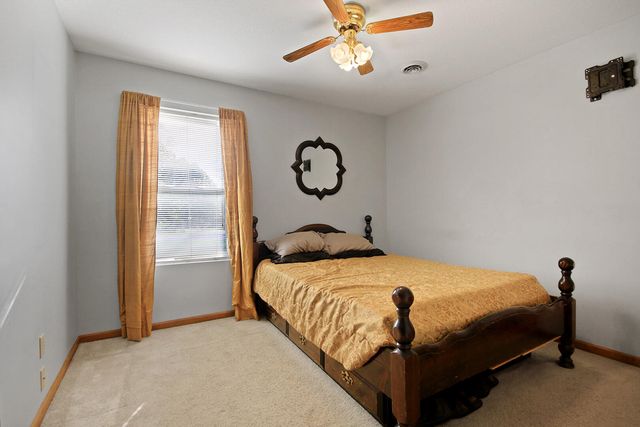 407 S ROCHEFORD ST, Sturgeon, MO 65284