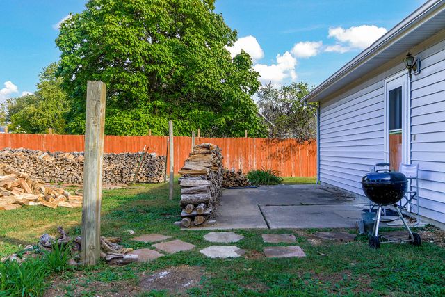 407 S ROCHEFORD ST, Sturgeon, MO 65284