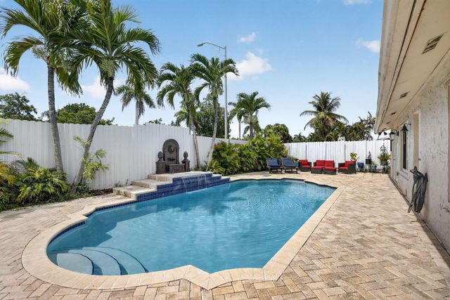 910 NE 205TH Street, Miami, FL 33179