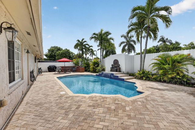 910 NE 205TH Street, Miami, FL 33179