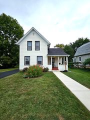 612 Page Avenue, Elgin, IL 60120