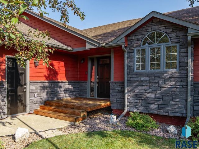 904 E Maywood St Street, Brandon, SD 57005
