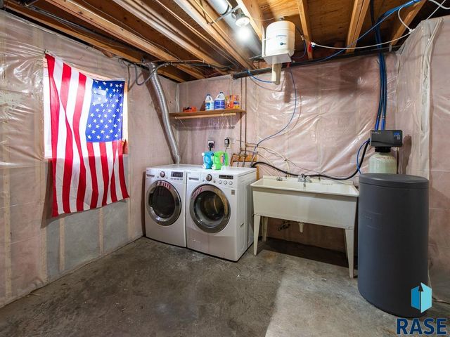 904 E Maywood St Street, Brandon, SD 57005