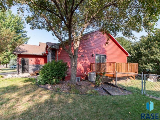 904 E Maywood St Street, Brandon, SD 57005