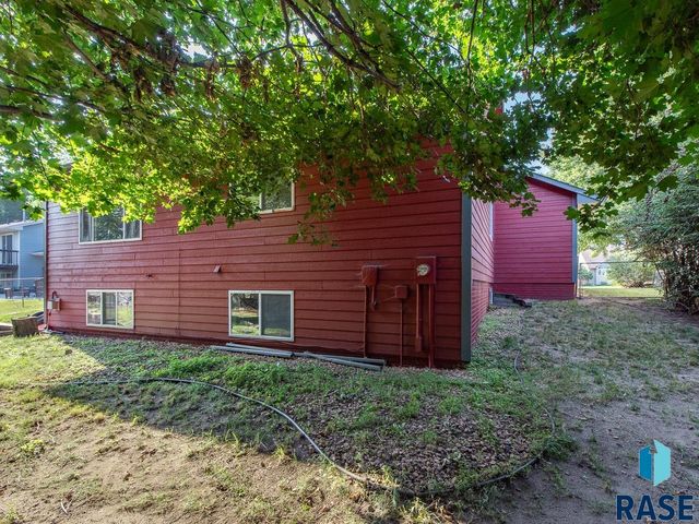 904 E Maywood St Street, Brandon, SD 57005
