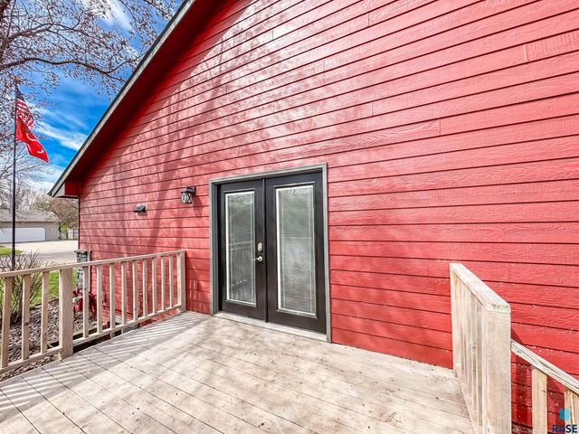 904 E Maywood St Street, Brandon, SD 57005