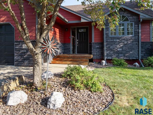 904 E Maywood St Street, Brandon, SD 57005