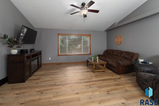 904 E Maywood St Street, Brandon, SD 57005