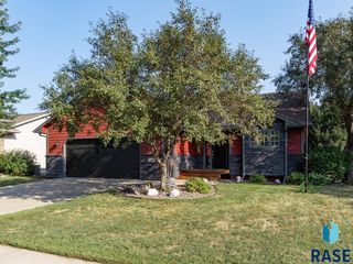 904 E Maywood St Street, Brandon, SD 57005