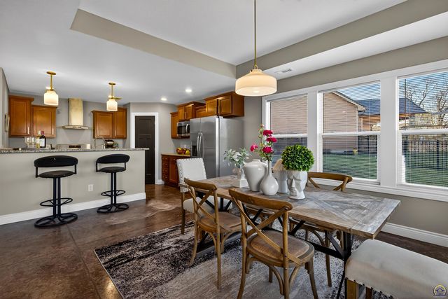 6318 SW 44th Ct, Topeka, KS 66610