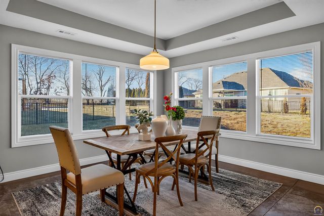 6318 SW 44th Ct, Topeka, KS 66610