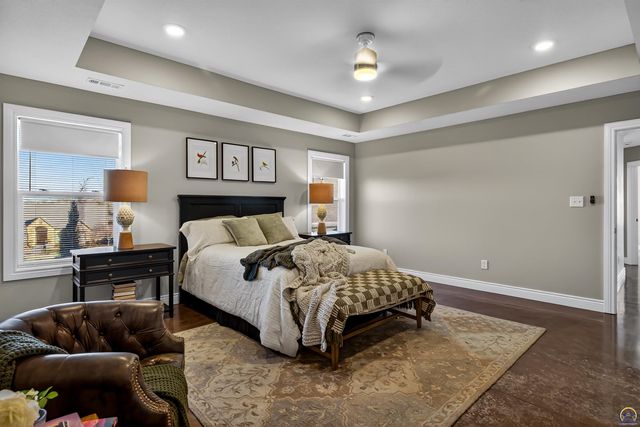 6318 SW 44th Ct, Topeka, KS 66610