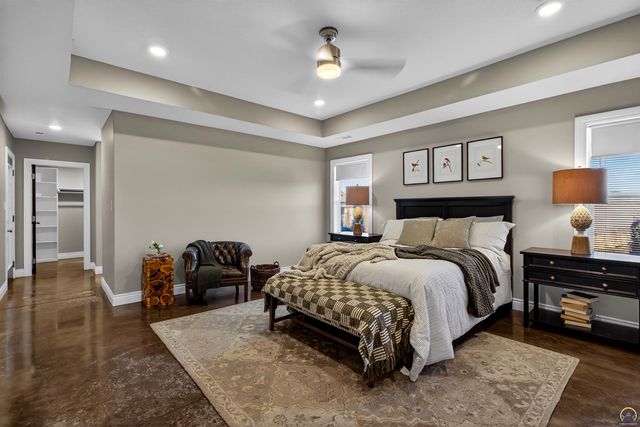 6318 SW 44th Ct, Topeka, KS 66610