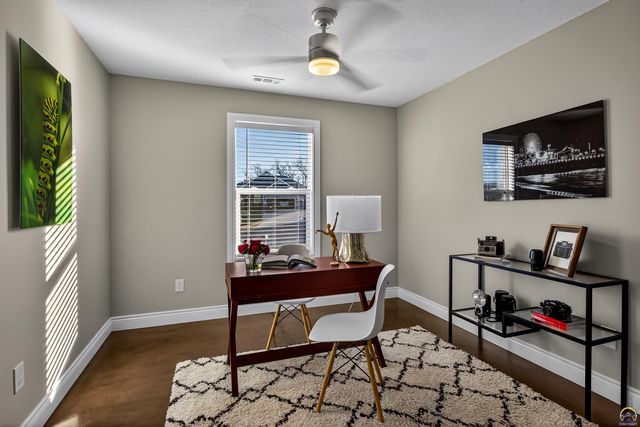 6318 SW 44th Ct, Topeka, KS 66610