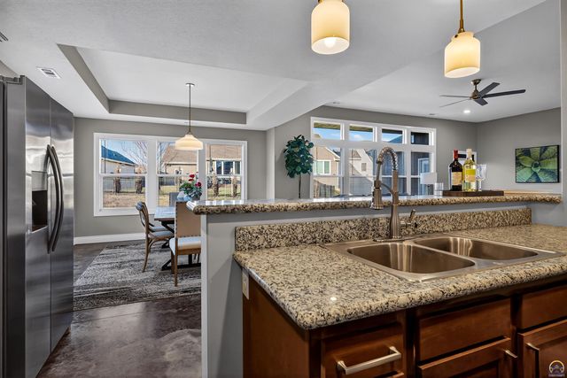 6318 SW 44th Ct, Topeka, KS 66610