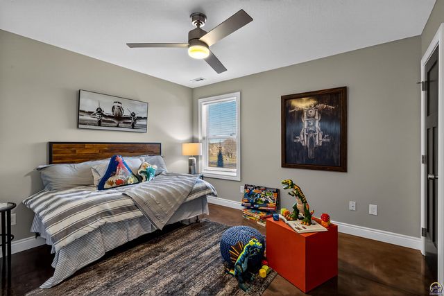 6318 SW 44th Ct, Topeka, KS 66610