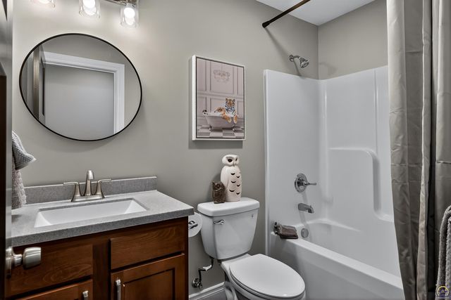 6318 SW 44th Ct, Topeka, KS 66610