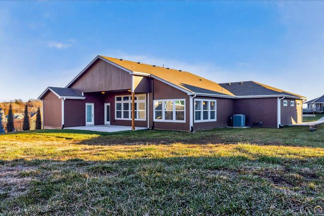 6318 SW 44th Ct, Topeka, KS 66610