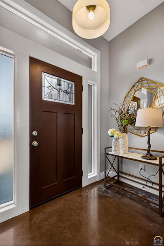 6318 SW 44th Ct, Topeka, KS 66610