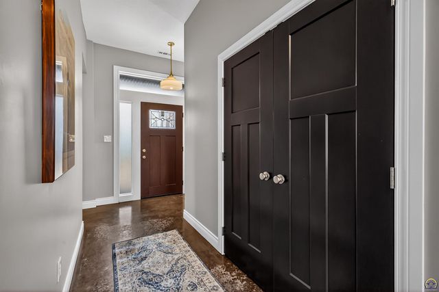 6318 SW 44th Ct, Topeka, KS 66610