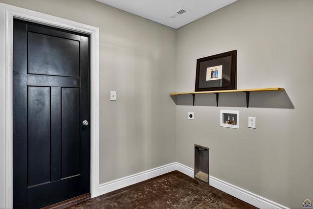 6318 SW 44th Ct, Topeka, KS 66610