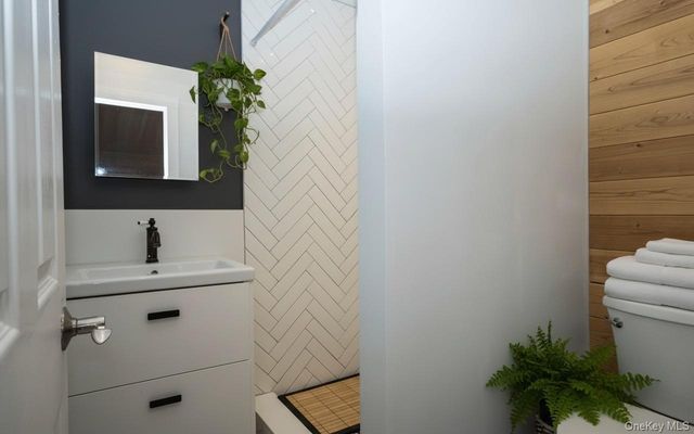 27 Cynthia Lane, Center Moriches, NY 11934