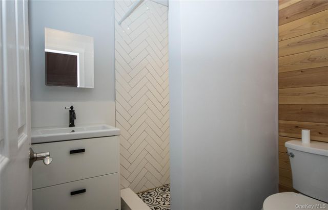 27 Cynthia Lane, Center Moriches, NY 11934