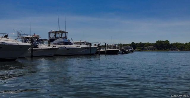 27 Cynthia Lane, Center Moriches, NY 11934