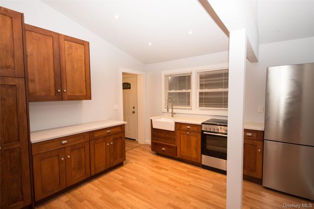 27 Cynthia Lane, Center Moriches, NY 11934