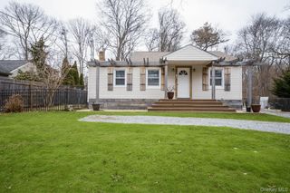 27 Cynthia Lane, Center Moriches, NY 11934