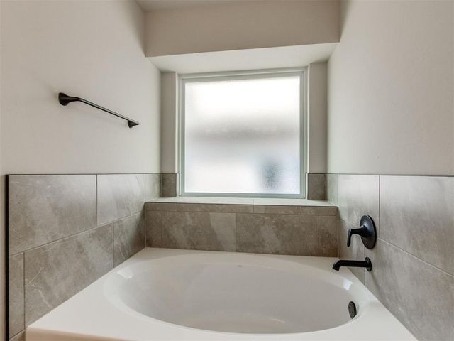 4015 Abingdon Drive, Norman, OK 73026