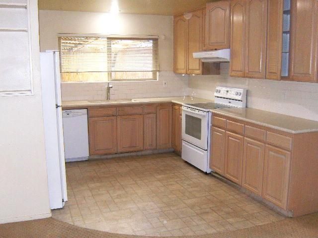 1253 Los Olivos Drive 5, Salinas, CA 93901