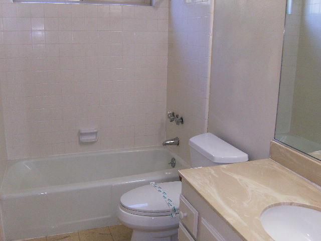 1253 Los Olivos Drive 5, Salinas, CA 93901