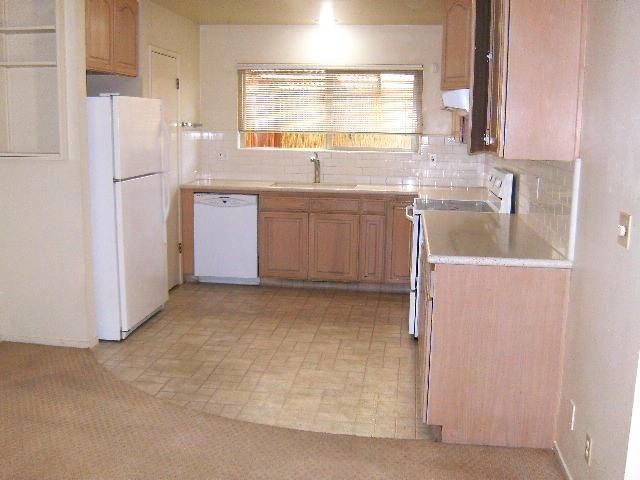 1253 Los Olivos Drive 5, Salinas, CA 93901