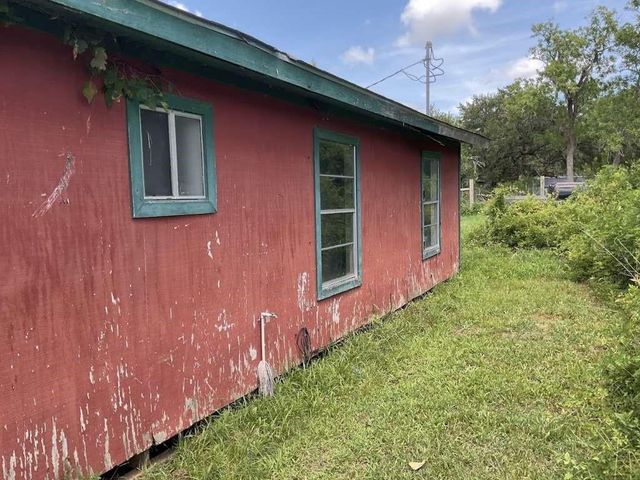 62 Guinevere Drive, Bay City, TX 77414