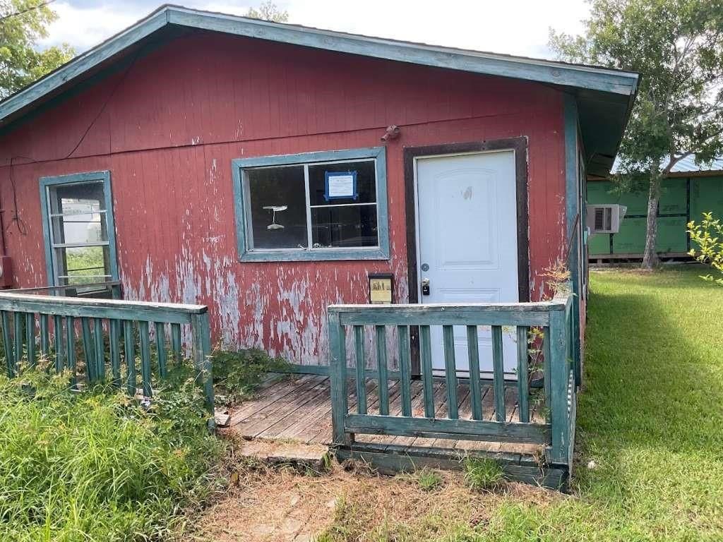 62 Guinevere Drive, Bay City, TX 77414