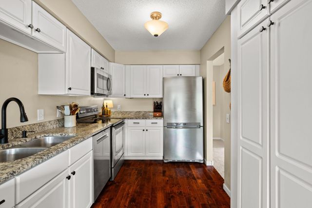 9257 Dartford Road, Woodbury, MN 55125
