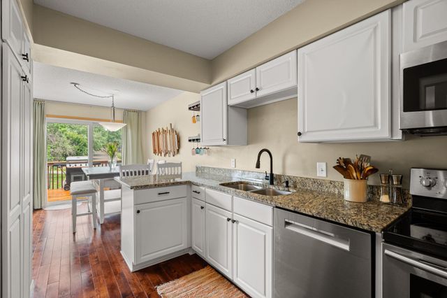 9257 Dartford Road, Woodbury, MN 55125