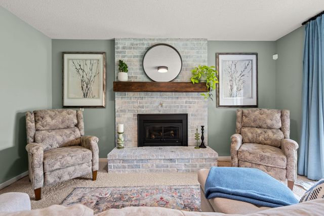 9257 Dartford Road, Woodbury, MN 55125