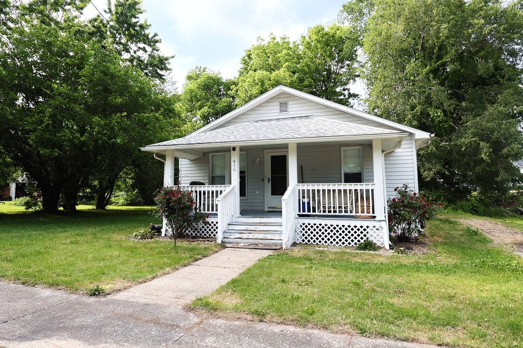 Image 1 of property listing at 416 E Elm Street, Salem, IL 62881