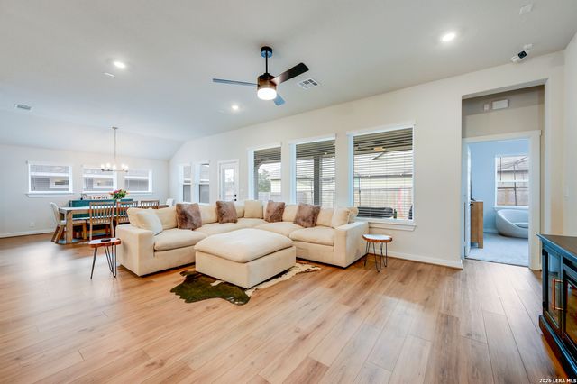 1693 Hidden Fox, New Braunfels, TX 78132