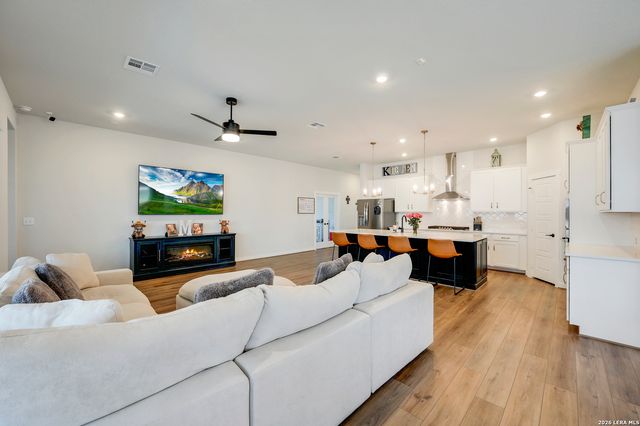 1693 Hidden Fox, New Braunfels, TX 78132